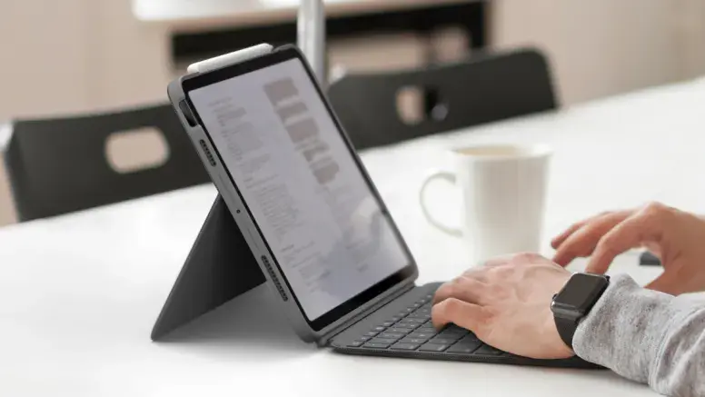 combo-touch-ipad-pro11-oxford-grey-stands.webp